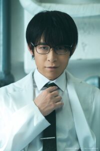 白衣の男